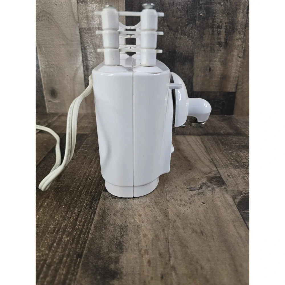 Black & Decker SpaceMaker Under Cabinet Electric Can Opener White EC85‎ Type 1